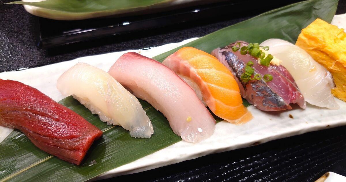 寿司盛り合わせまぐろ白身魚はまちサーモンあじたまご