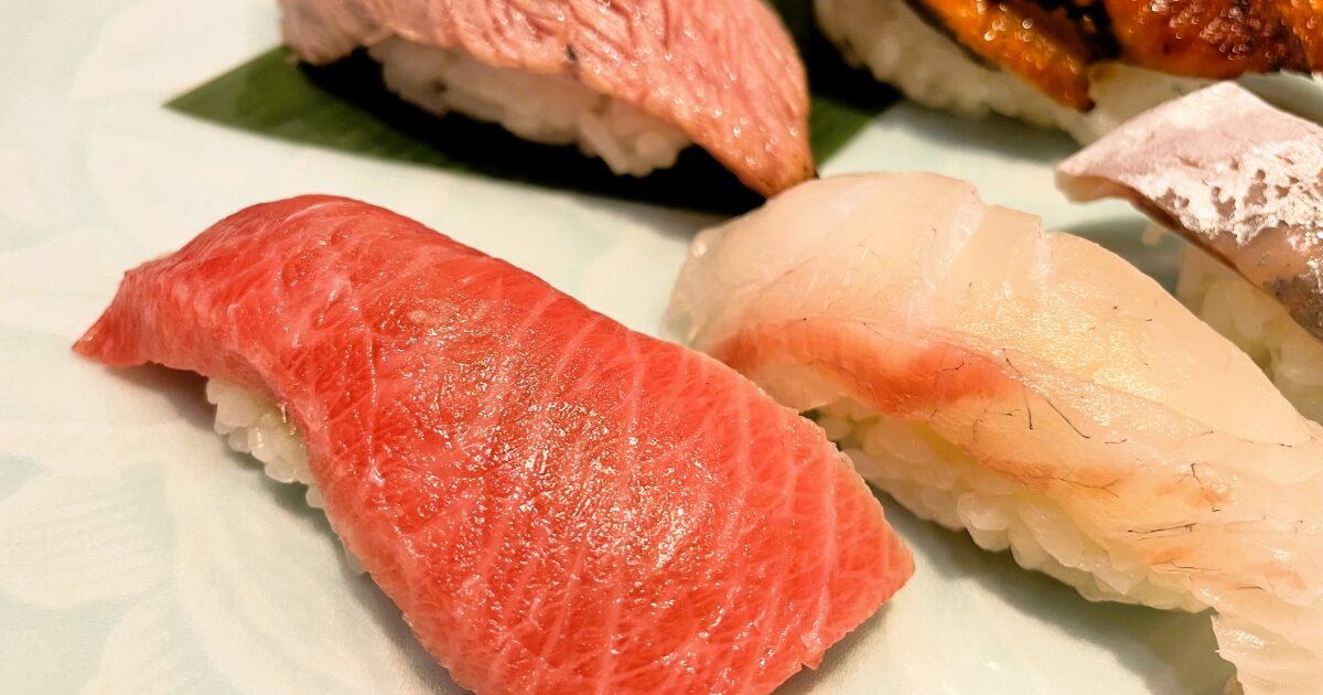 中トロと白身魚の握り寿司盛り合わせ