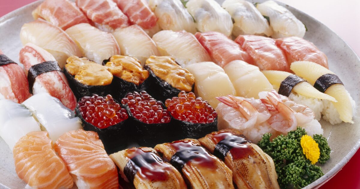 豪華寿司盛り合わせうにいくらえび中トロサーモン