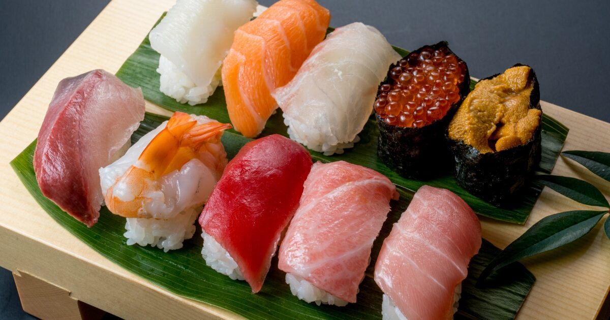 寿司盛り合わせウニイクラ中トロまぐろサーモン