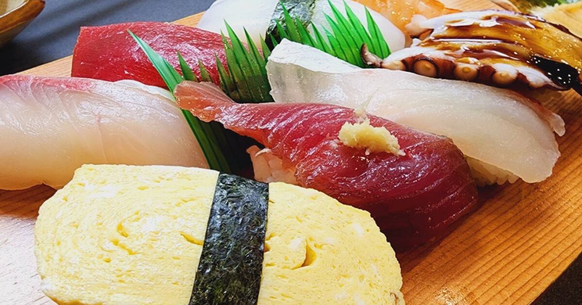 寿司盛り合わせまぐろ白身魚たまごたこ