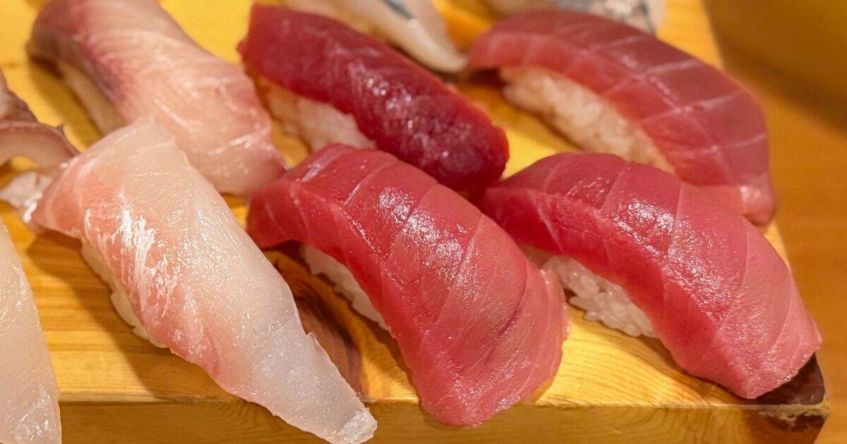 まぐろと白身魚の握り寿司盛り合わせ