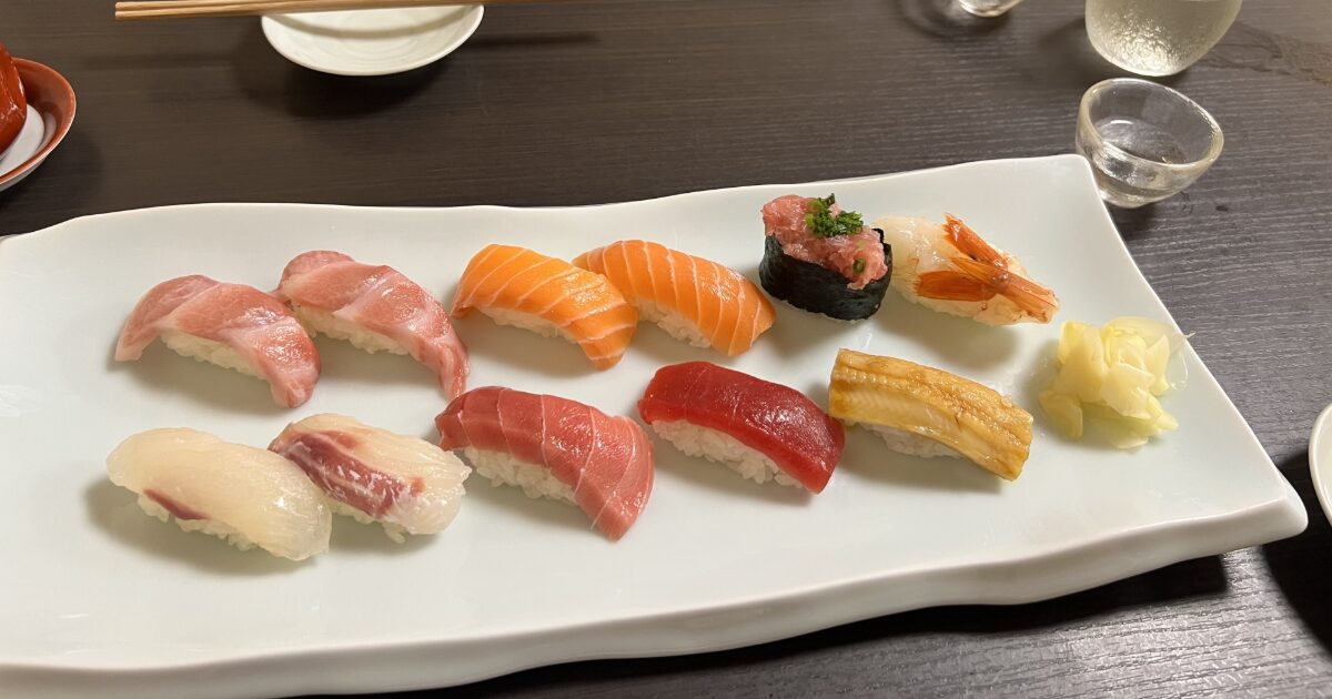 寿司盛り合わせ中トロサーモンまぐろねぎとろえび穴子