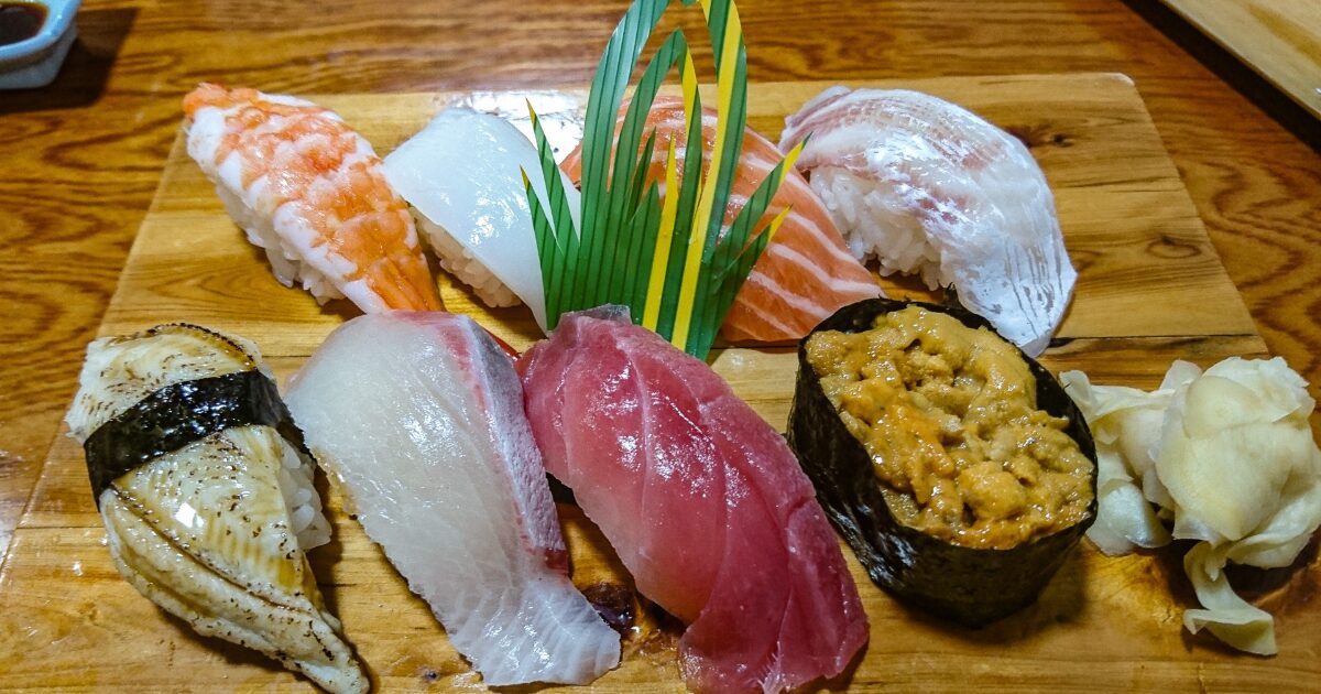 寿司盛り合わせうにまぐろえびサーモン白身魚穴子