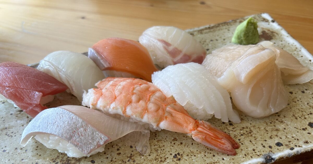 寿司盛り合わせまぐろえびいかサーモン白身魚ほたて