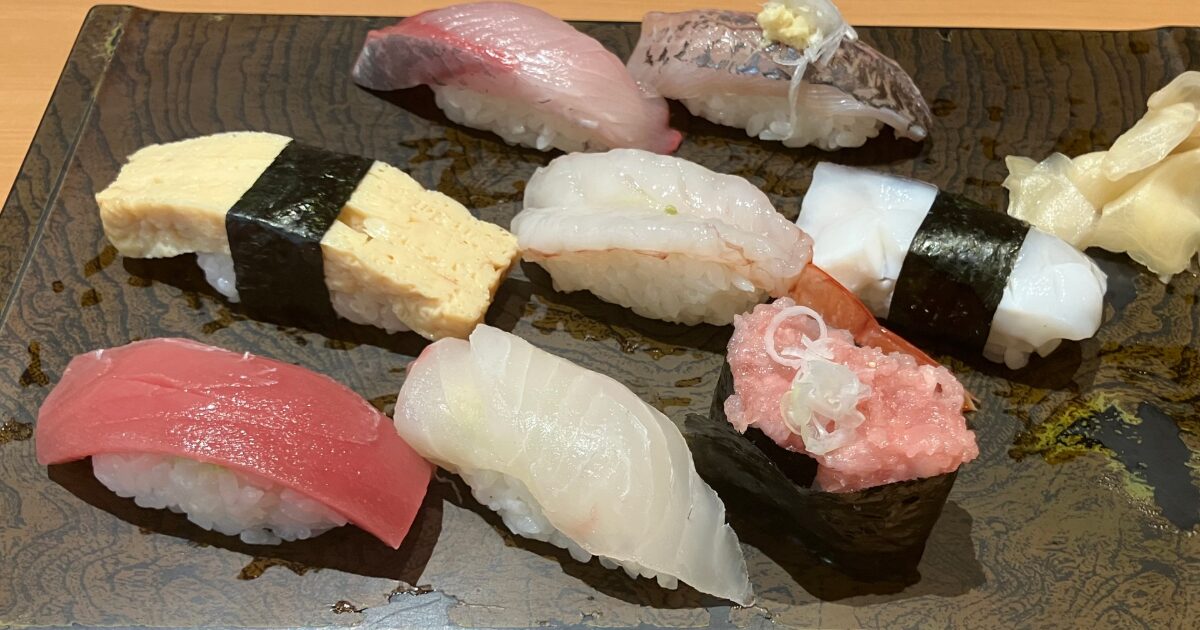 寿司盛り合わせたまごまぐろ白身魚いかねぎとろ